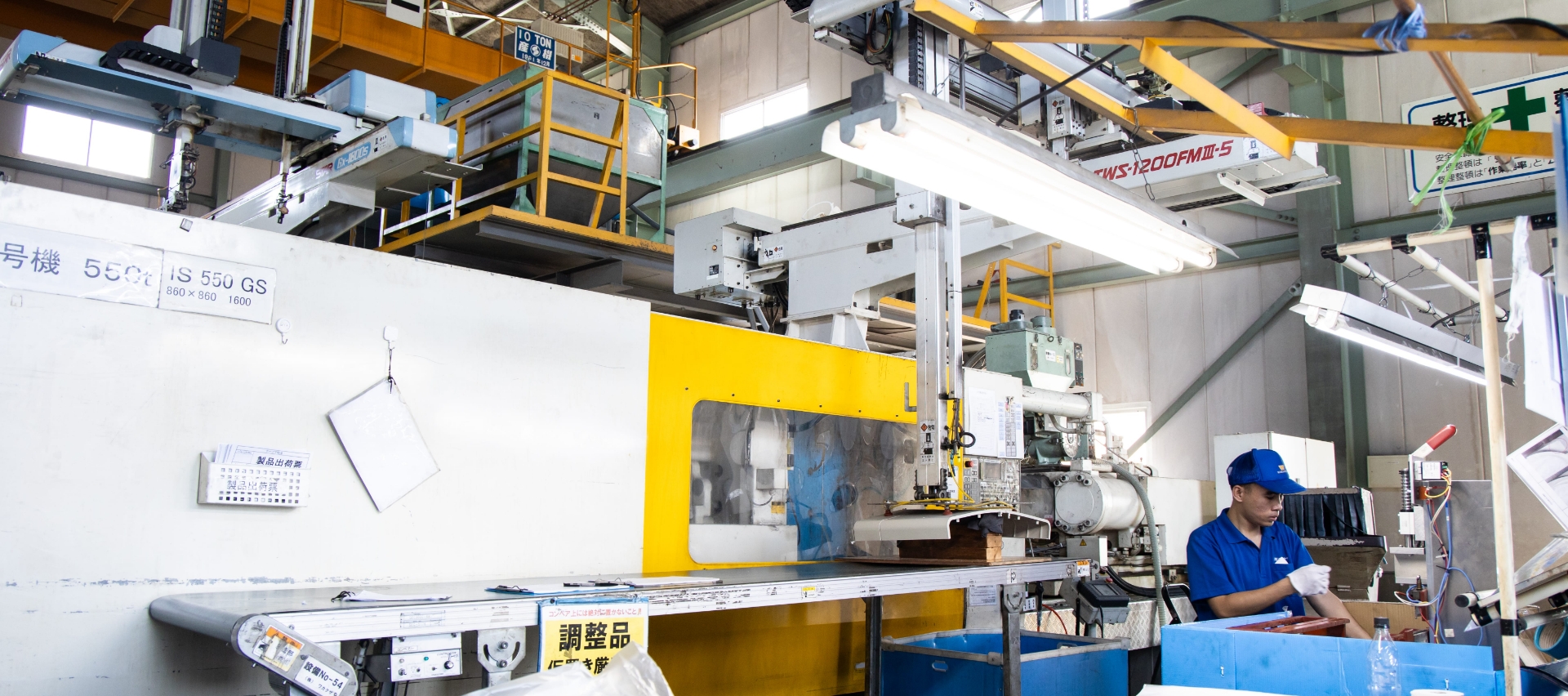 写真:ガスアシスト成形用の加工機