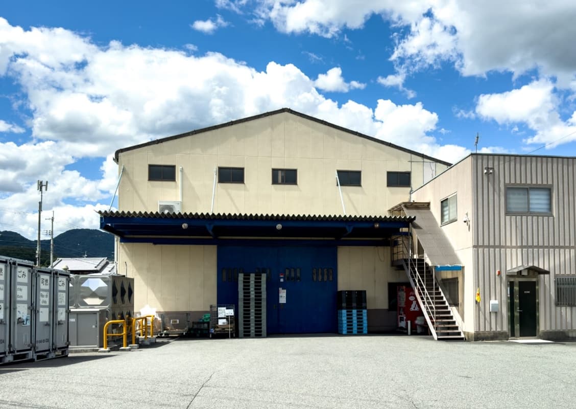 写真：本社・第１工場外観
