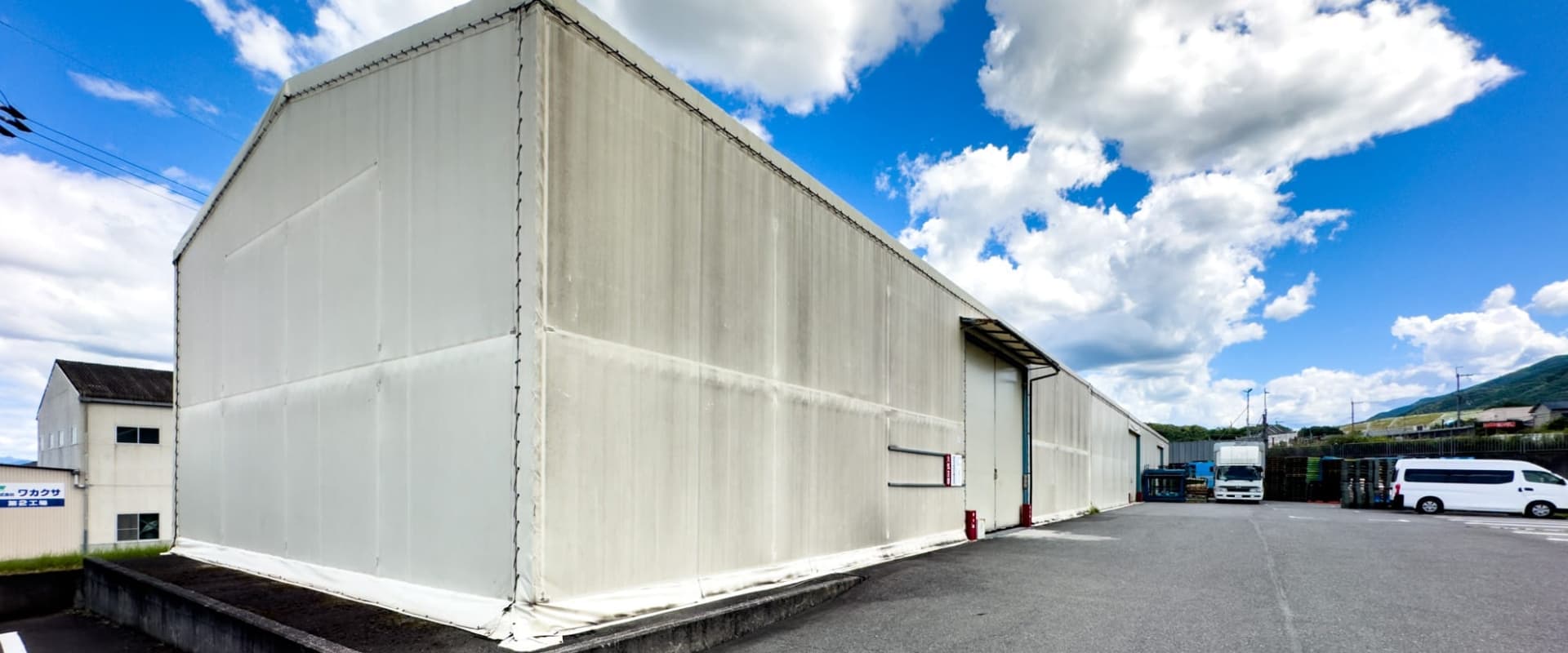 写真：倉庫外観